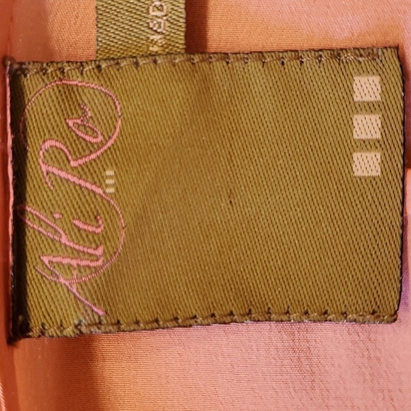 Lovely 100% silk dress, by Ali Ro. Beautiful peach color. Size 4. Unique ruffle - Picture 7 of 10